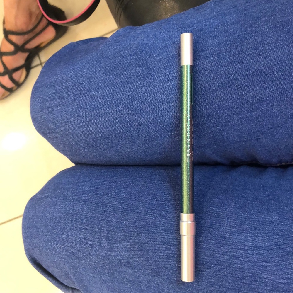 Eyeliner pencil. Urban decay